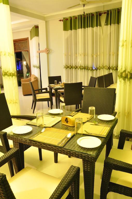 Hotel Tinaya Дамбула Екстериор снимка